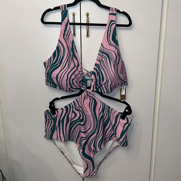 Gabi Fresh x Eloquii One Piece Swimsuit - Picture 1 of 8